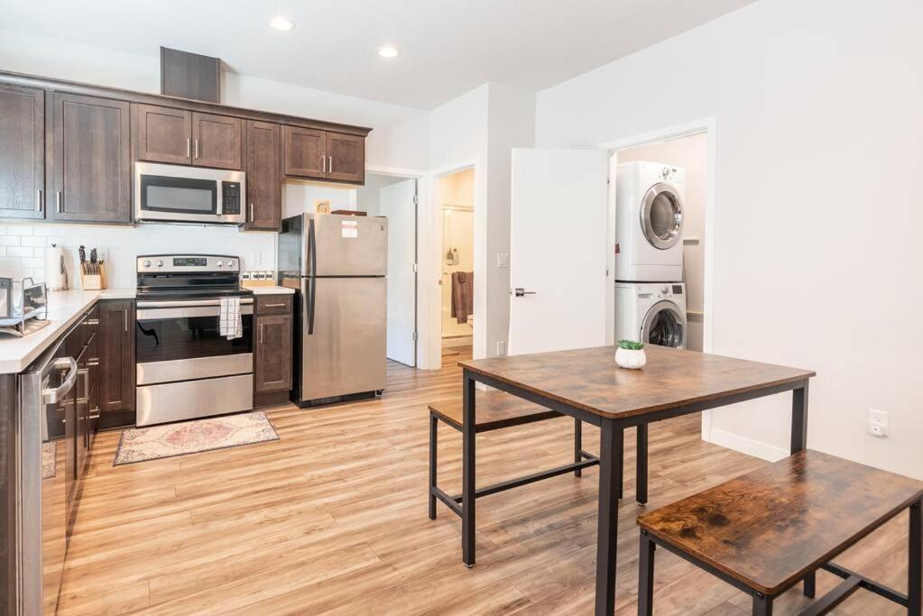 Walkable Next To Restaurants, Bars, And Shops! Holiday home