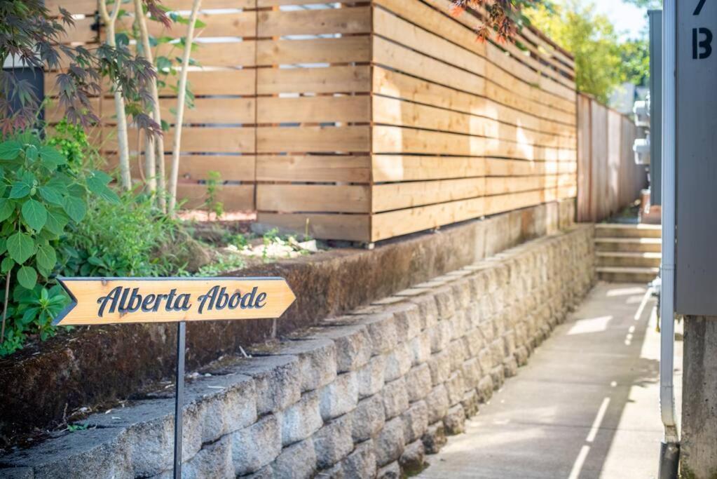 Walkable Next To Restaurants, Bars, And Shops! *