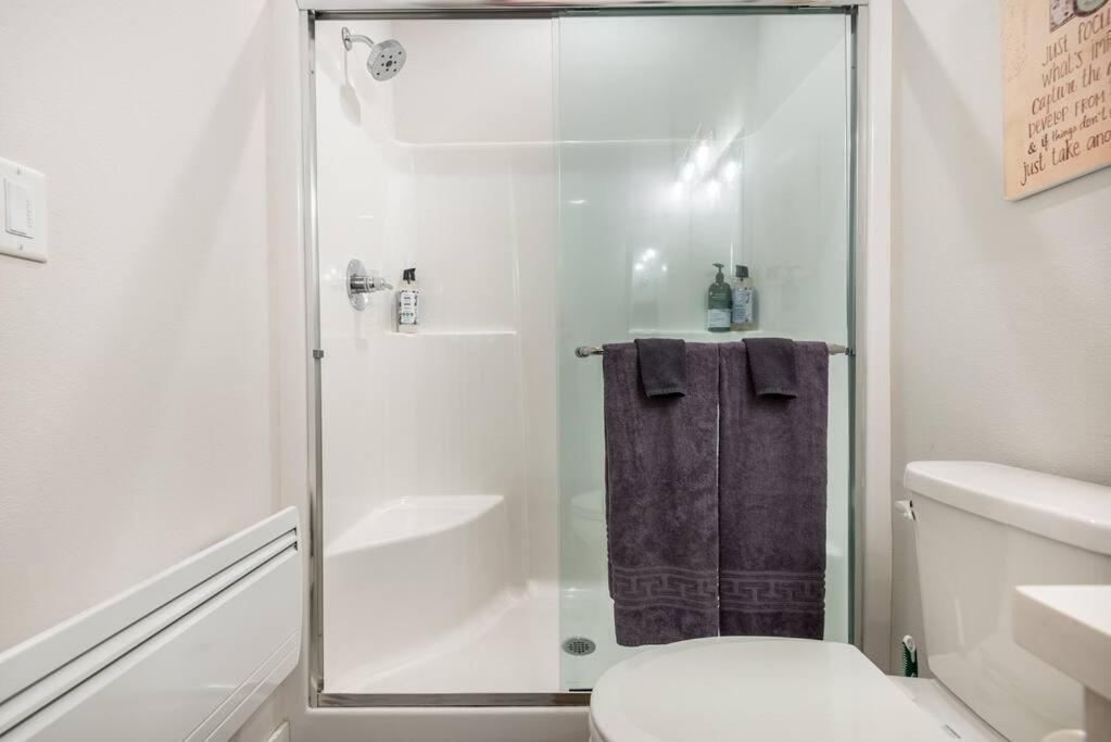 Walkable Next To Restaurants, Bars, And Shops! Holiday home