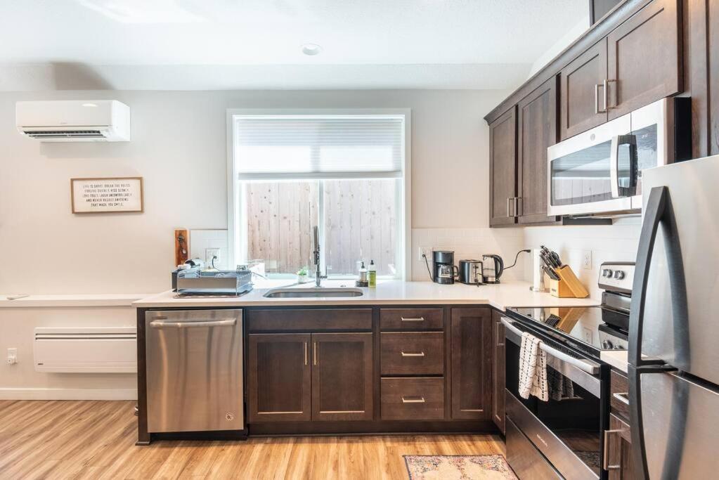 Holiday home Walkable Next To Restaurants, Bars, And Shops!