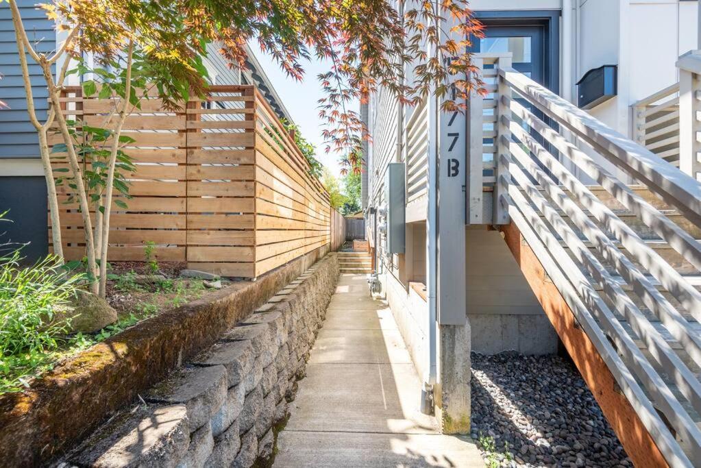 Holiday home Walkable Next To Restaurants, Bars, And Shops!