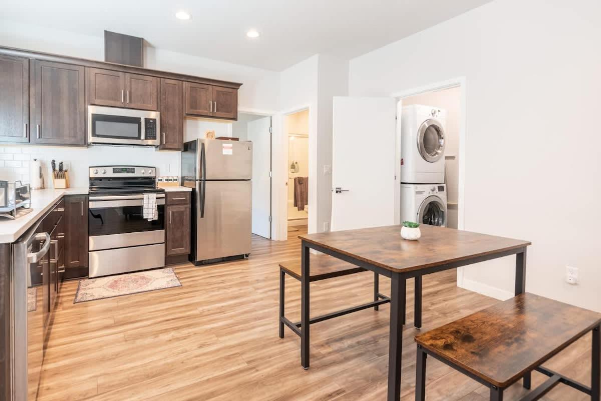 Walkable Next To Restaurants, Bars, And Shops! * Portland
