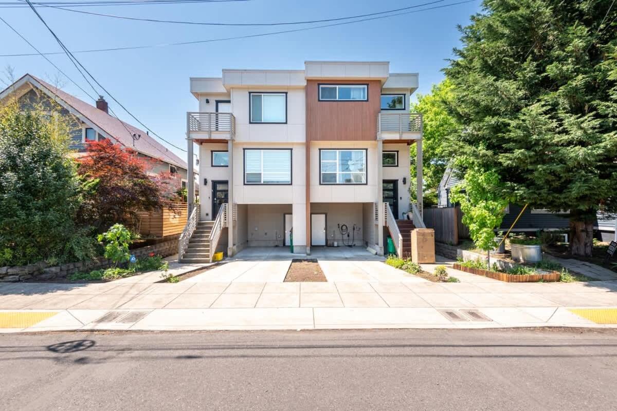 Walkable Next To Restaurants, Bars, And Shops! Holiday home